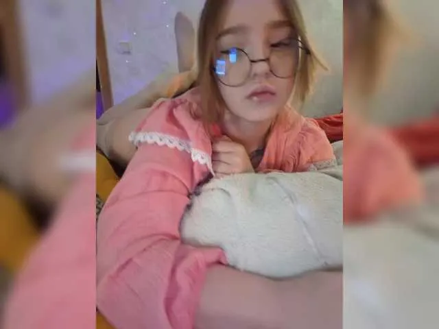 LittleDelora – webcam model profile photo
