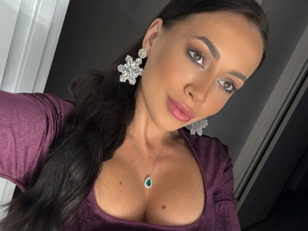 RaqueleGrace – webcam model profile photo