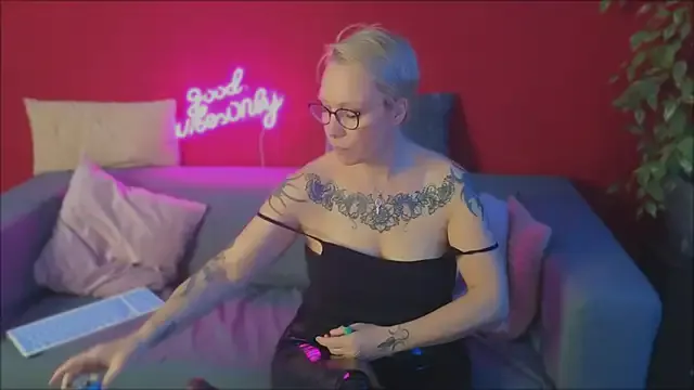 JaninaSecrets_ – webcam model profile photo